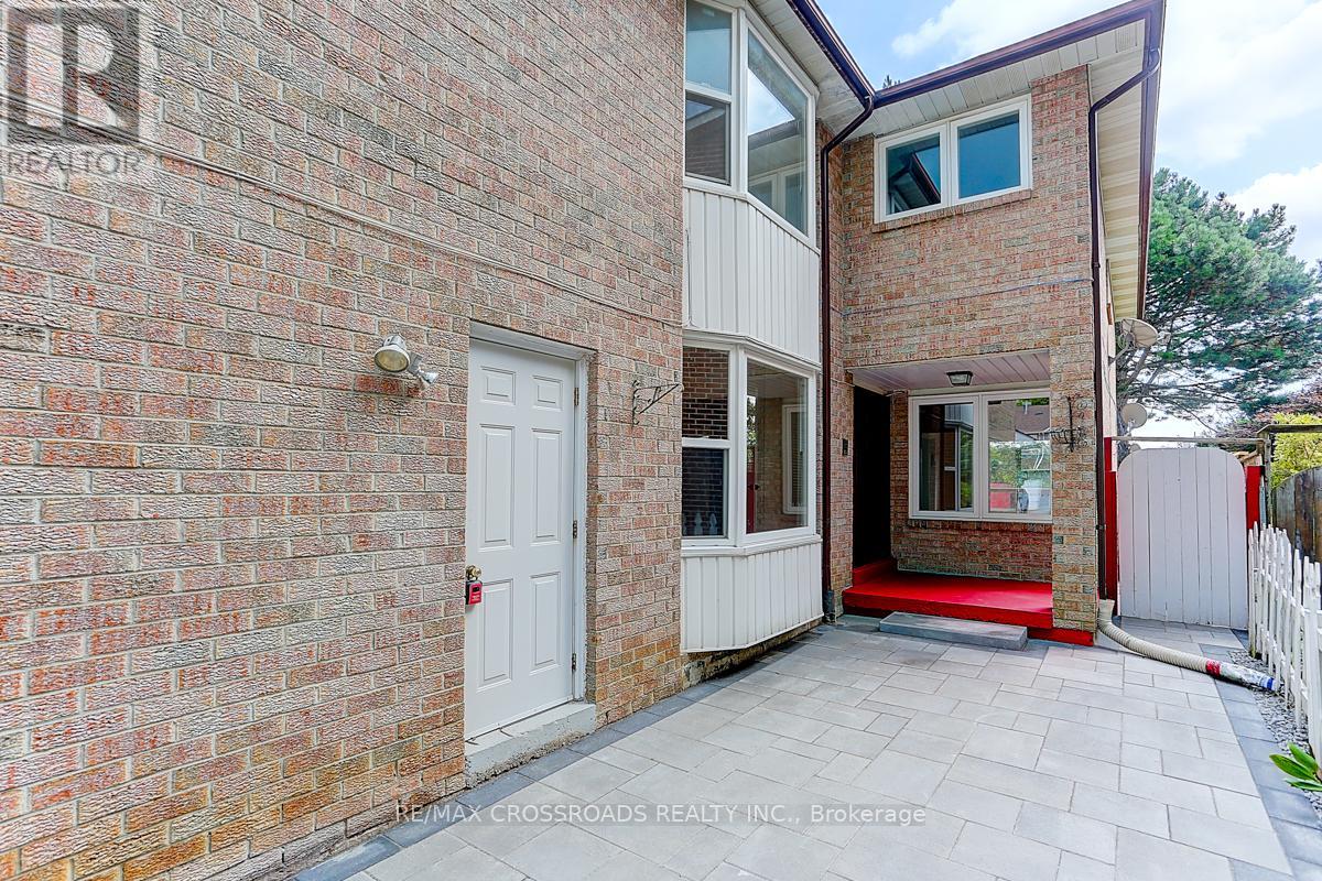 Photo 35 of 125 Green Bush Crescent, Vaughan ON