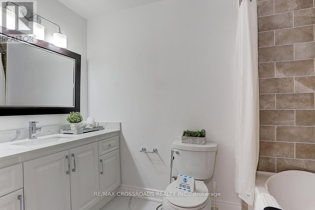 Photo 27 of 125 Green Bush Crescent, Vaughan ON
