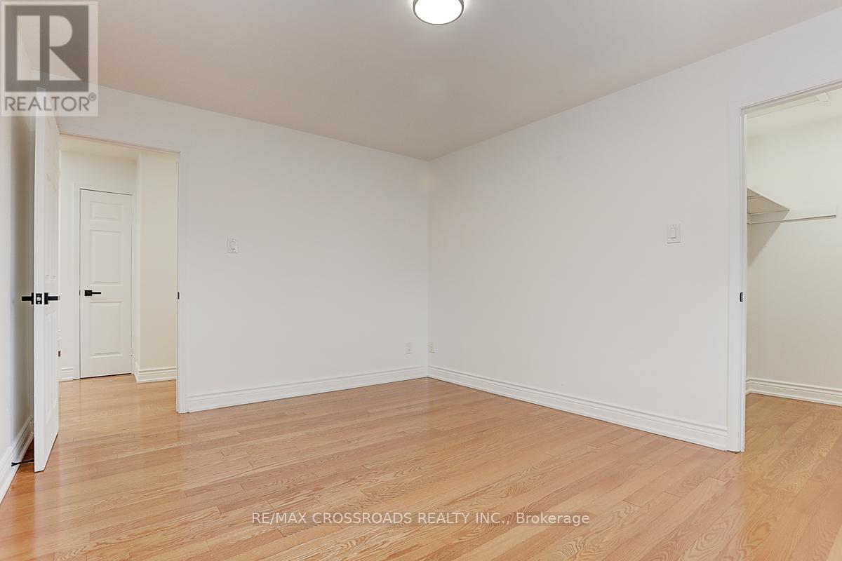 Photo 29 of 125 Green Bush Crescent, Vaughan ON