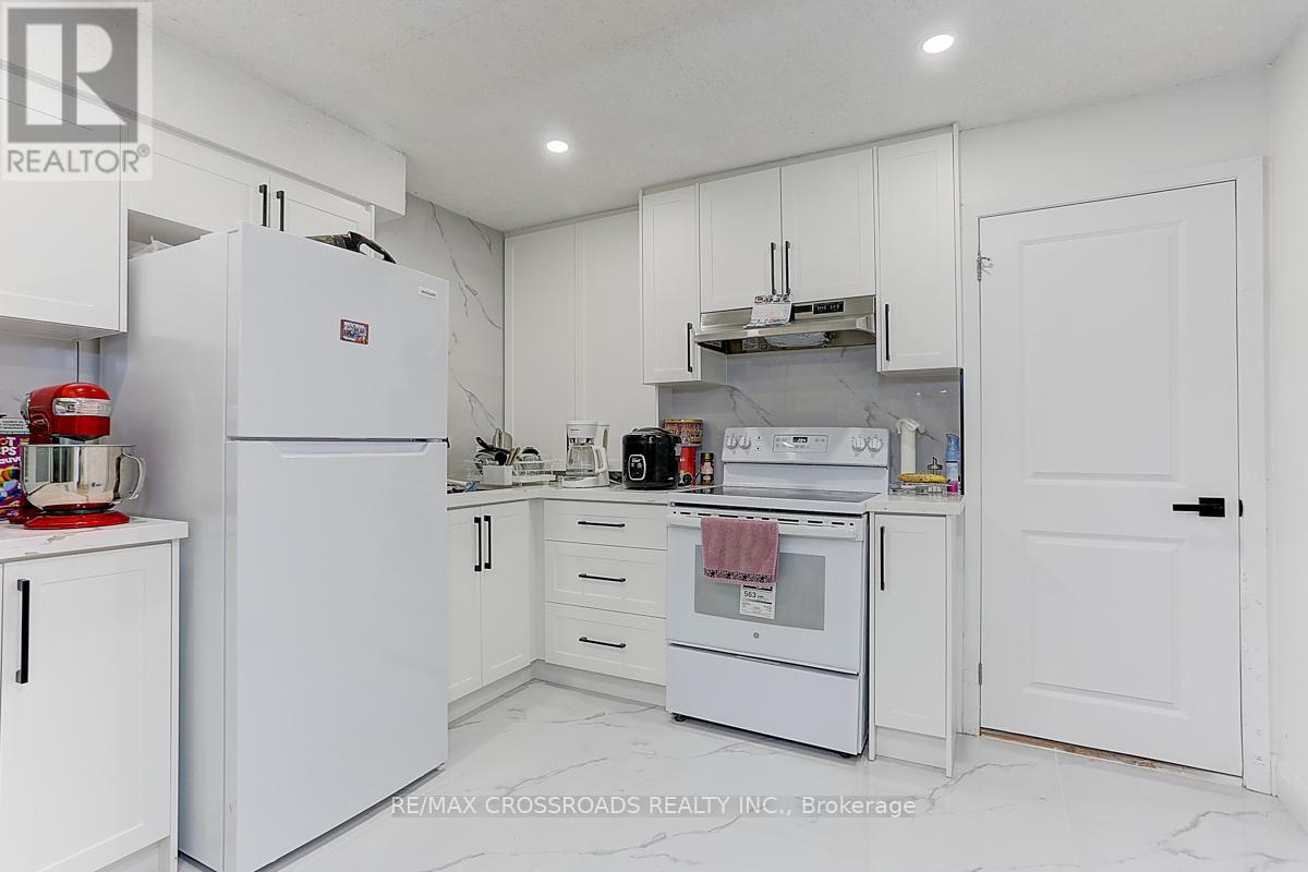 Photo 36 of 125 Green Bush Crescent, Vaughan ON