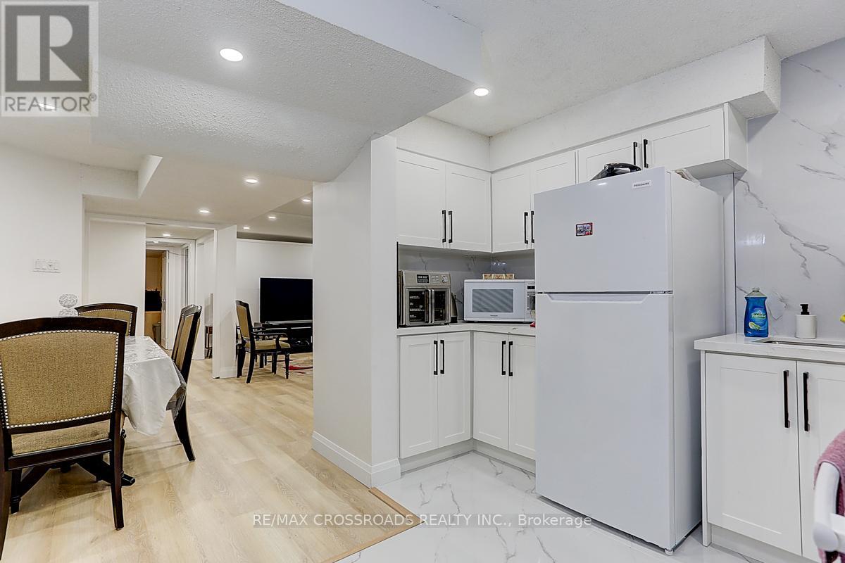 Photo 38 of 125 Green Bush Crescent, Vaughan ON