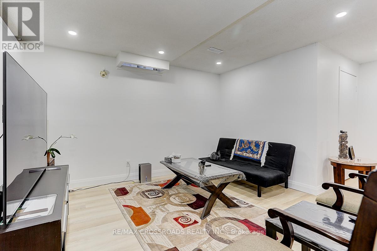 Photo 41 of 125 Green Bush Crescent, Vaughan ON