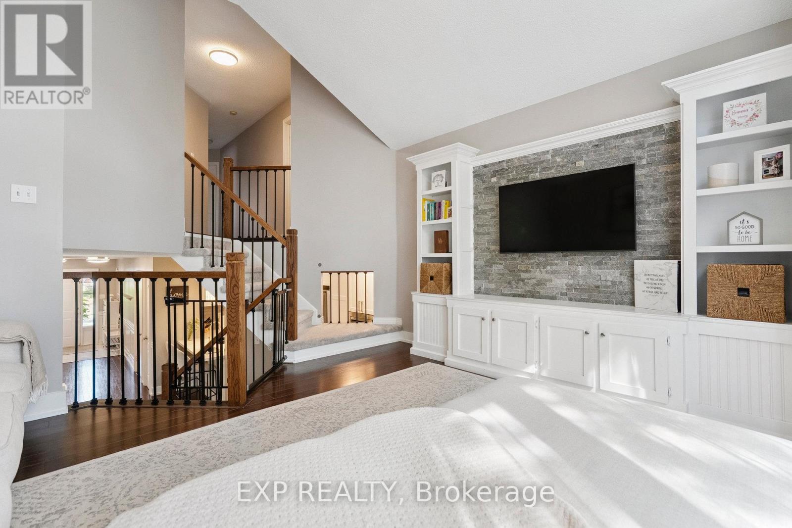 Photo 20 of 132 Harnesworth Crescent, Hamilton ON
