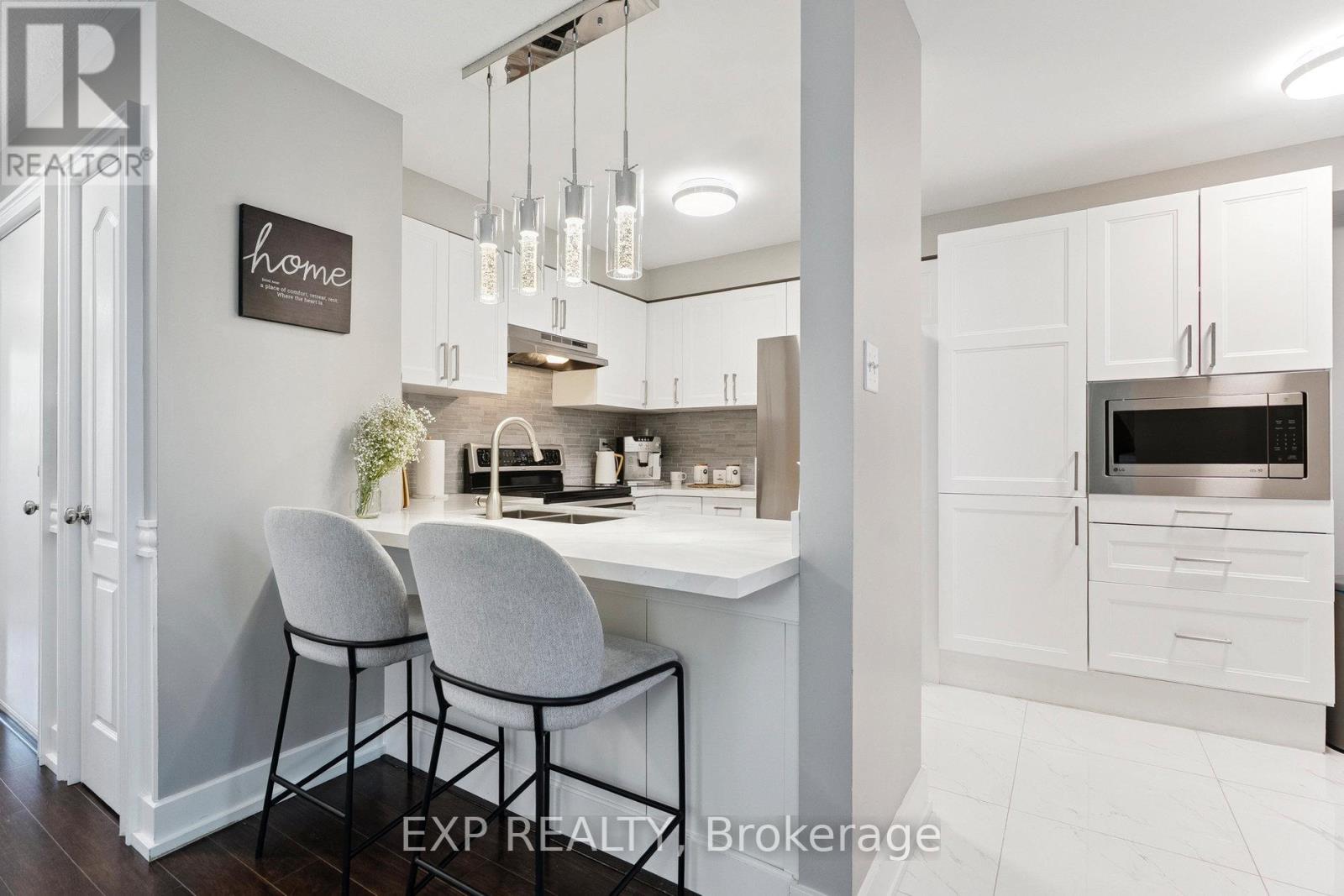 Photo 16 of 132 Harnesworth Crescent, Hamilton ON