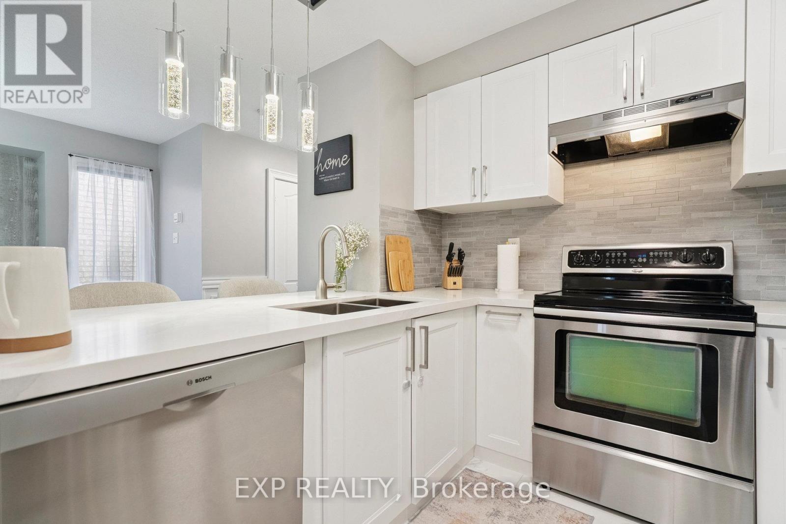 Photo 35 of 132 Harnesworth Crescent, Hamilton ON
