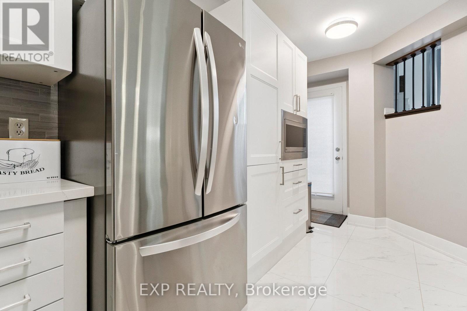 Photo 15 of 132 Harnesworth Crescent, Hamilton ON