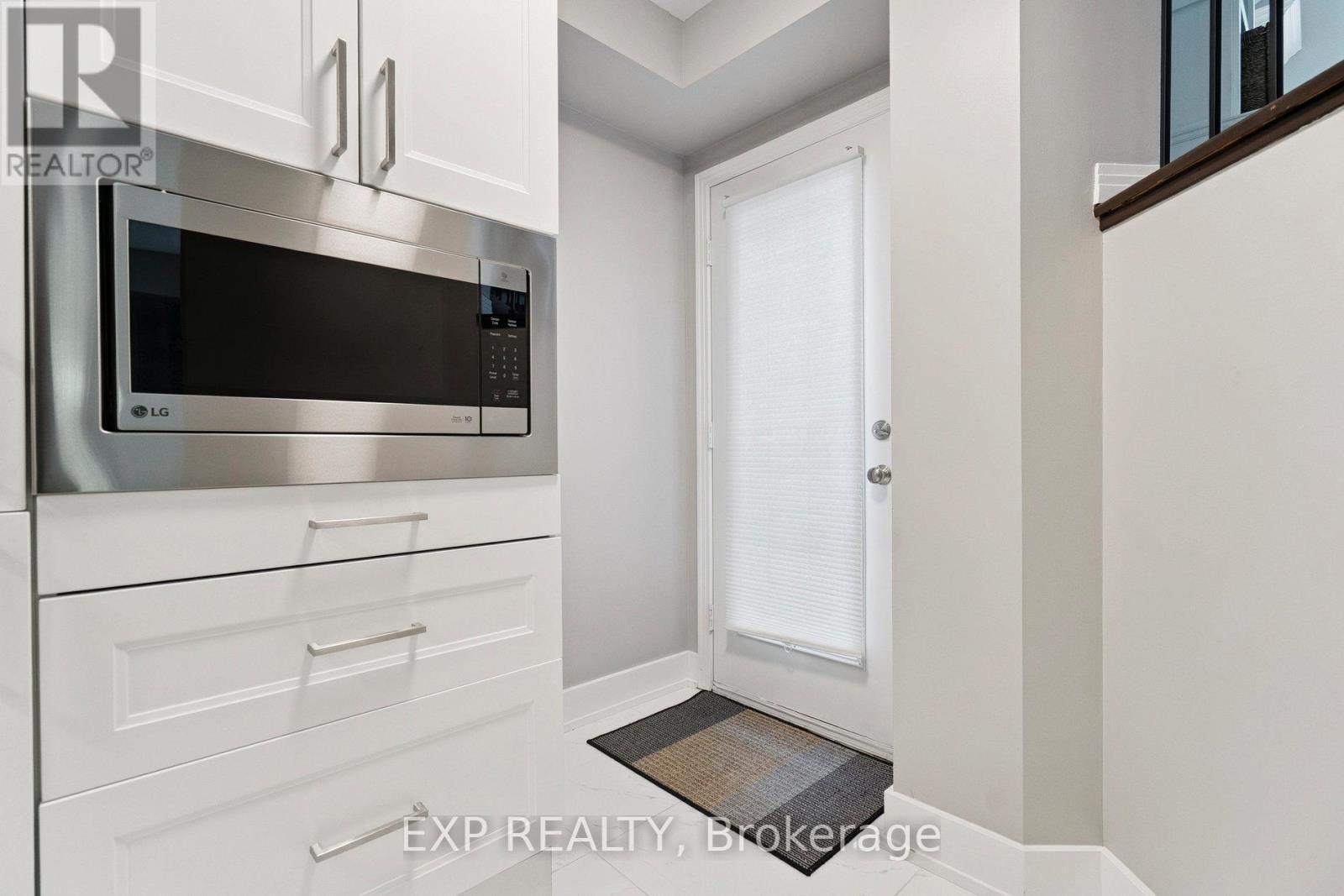 Photo 26 of 132 Harnesworth Crescent, Hamilton ON