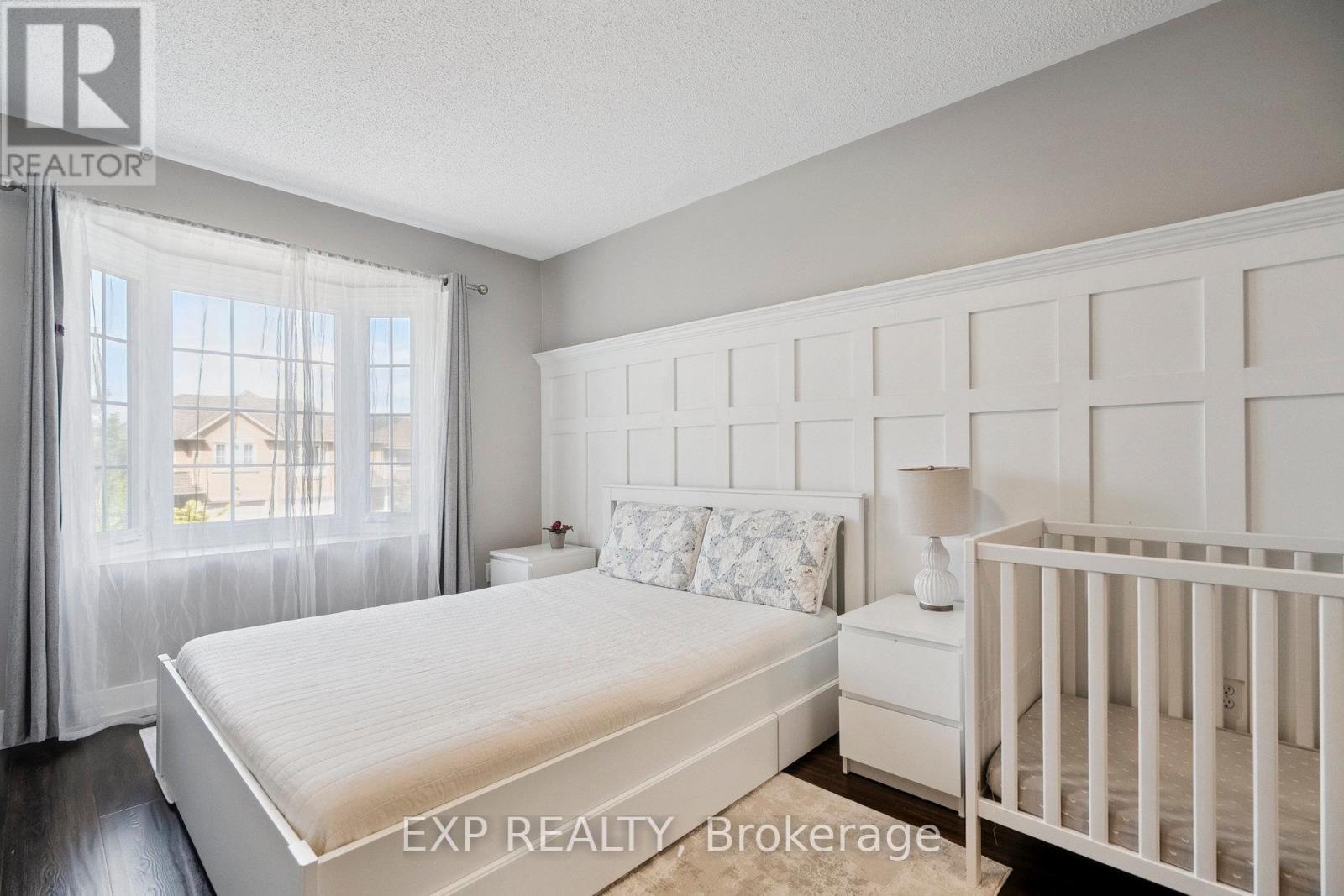 Photo 17 of 132 Harnesworth Crescent, Hamilton ON