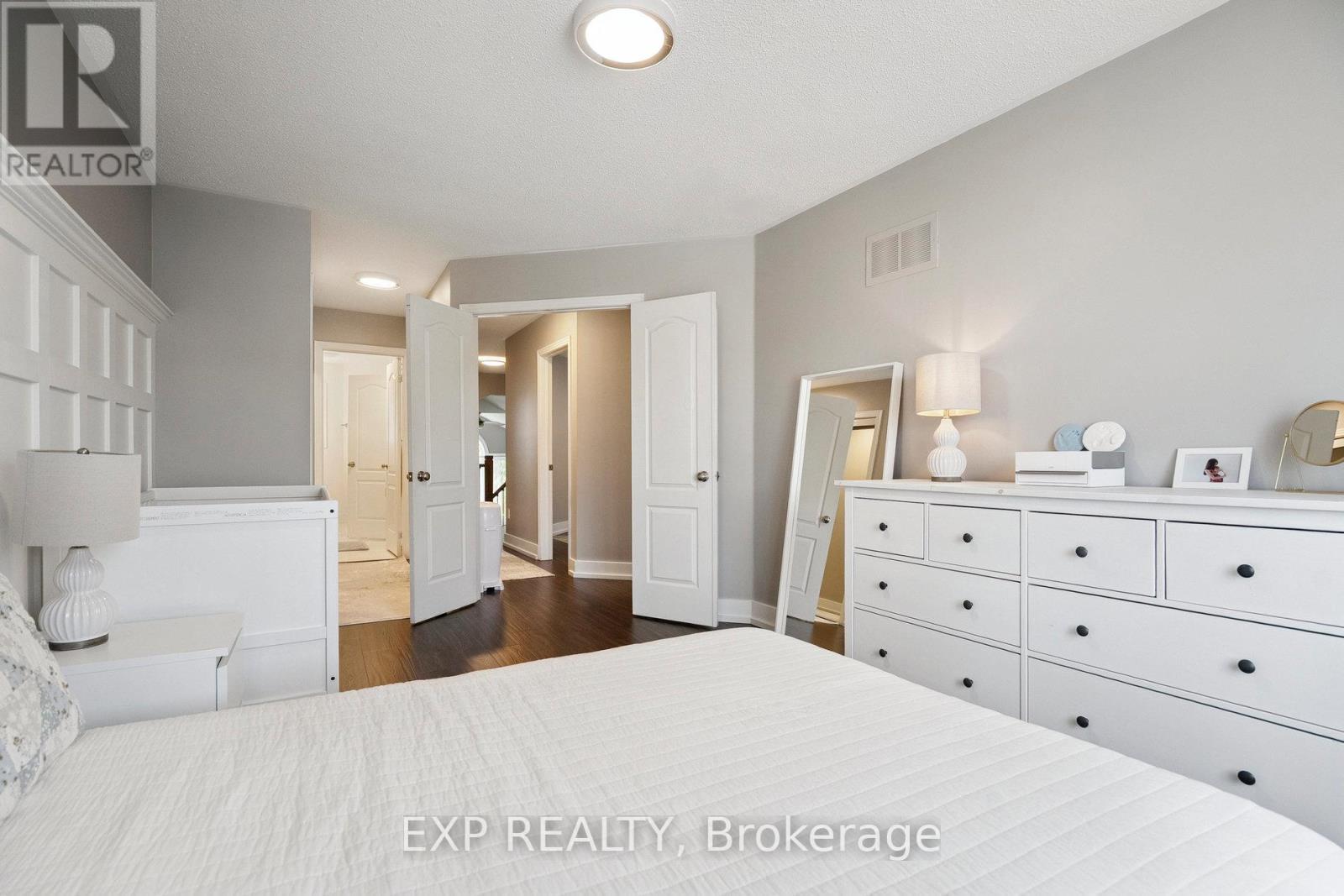 Photo 24 of 132 Harnesworth Crescent, Hamilton ON