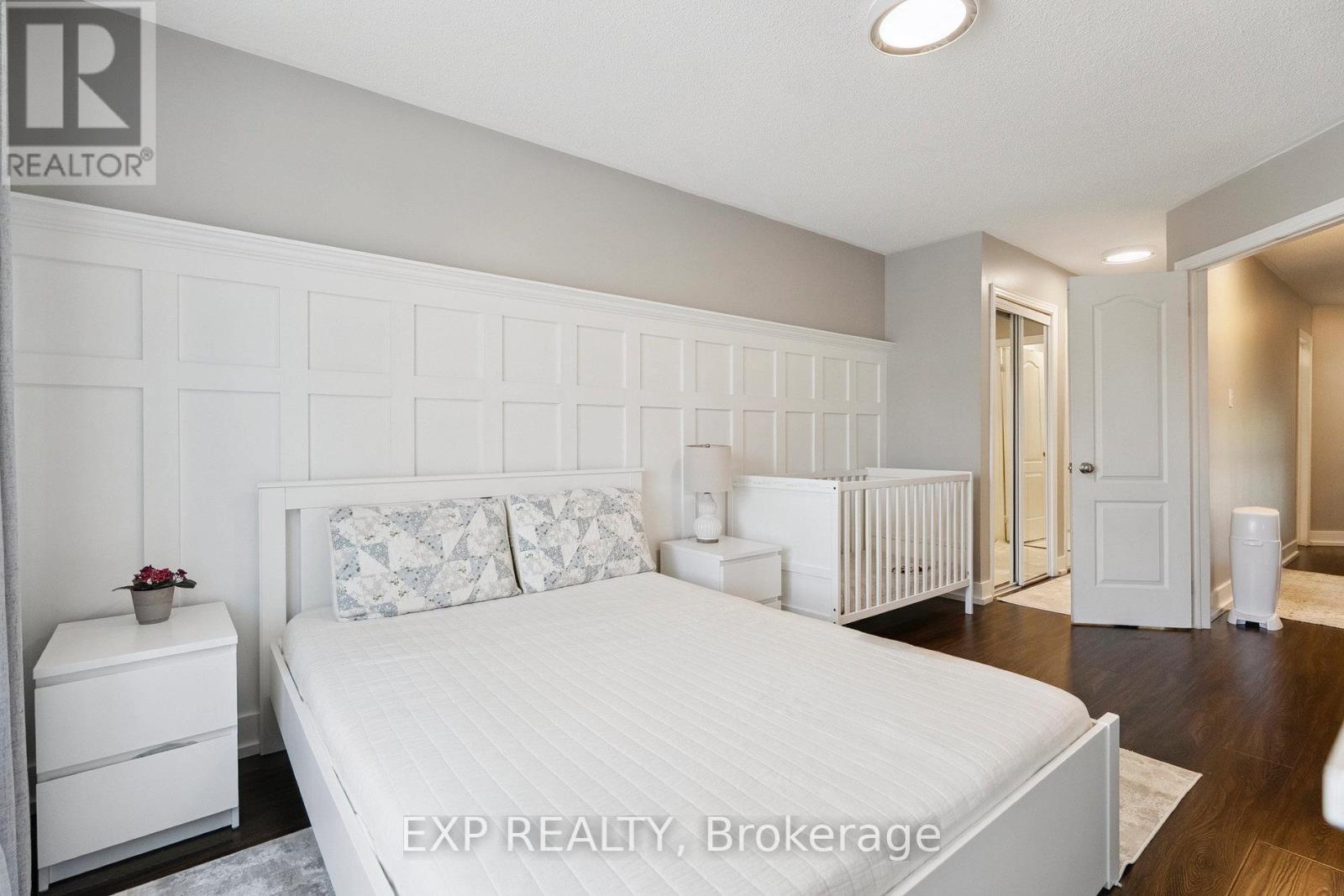 Photo 31 of 132 Harnesworth Crescent, Hamilton ON