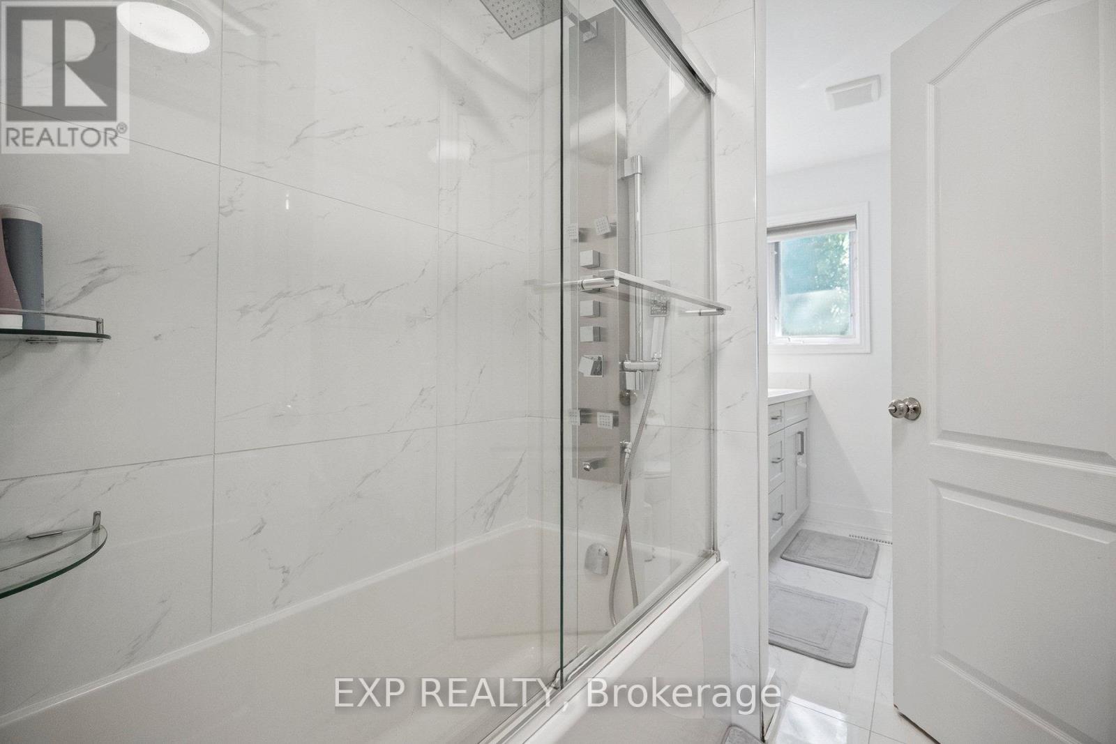 Photo 27 of 132 Harnesworth Crescent, Hamilton ON