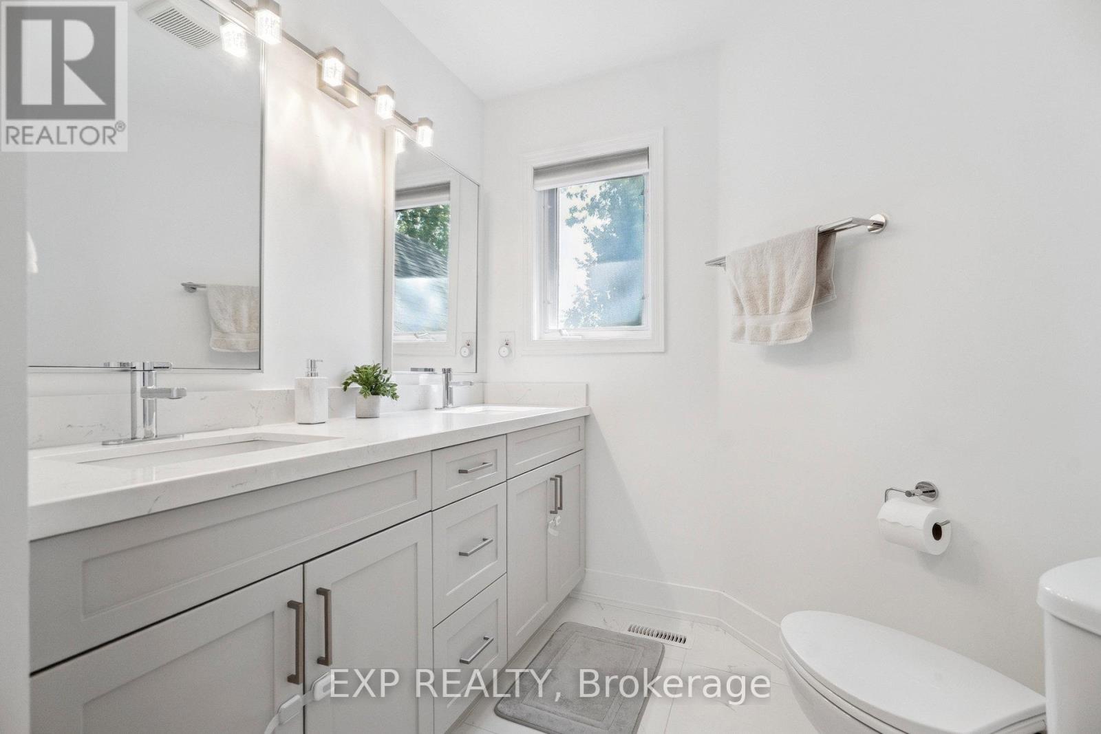 Photo 30 of 132 Harnesworth Crescent, Hamilton ON
