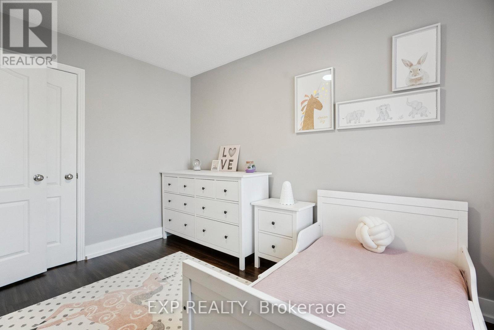 Photo 2 of 132 Harnesworth Crescent, Hamilton ON