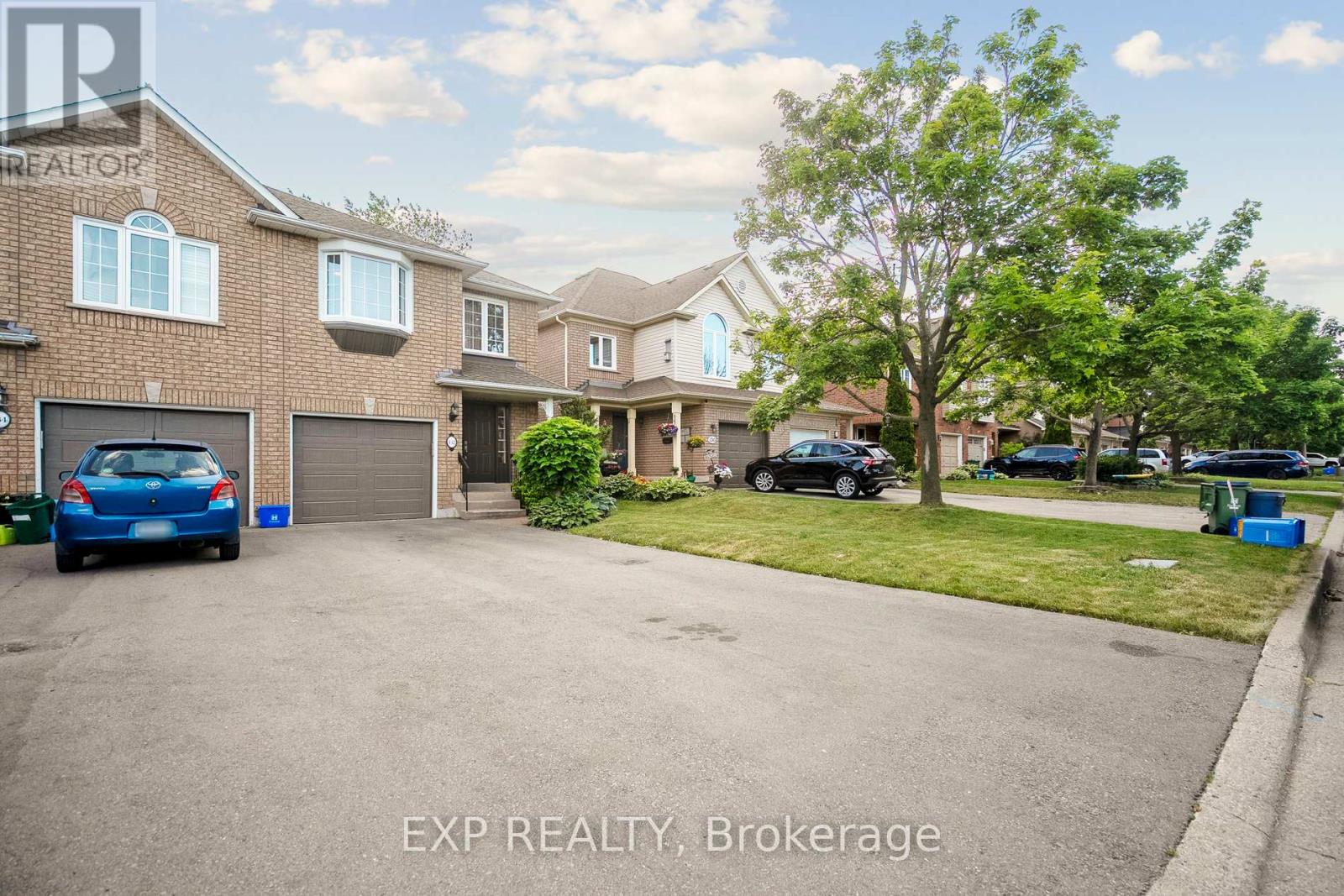Photo 4 of 132 Harnesworth Crescent, Hamilton ON