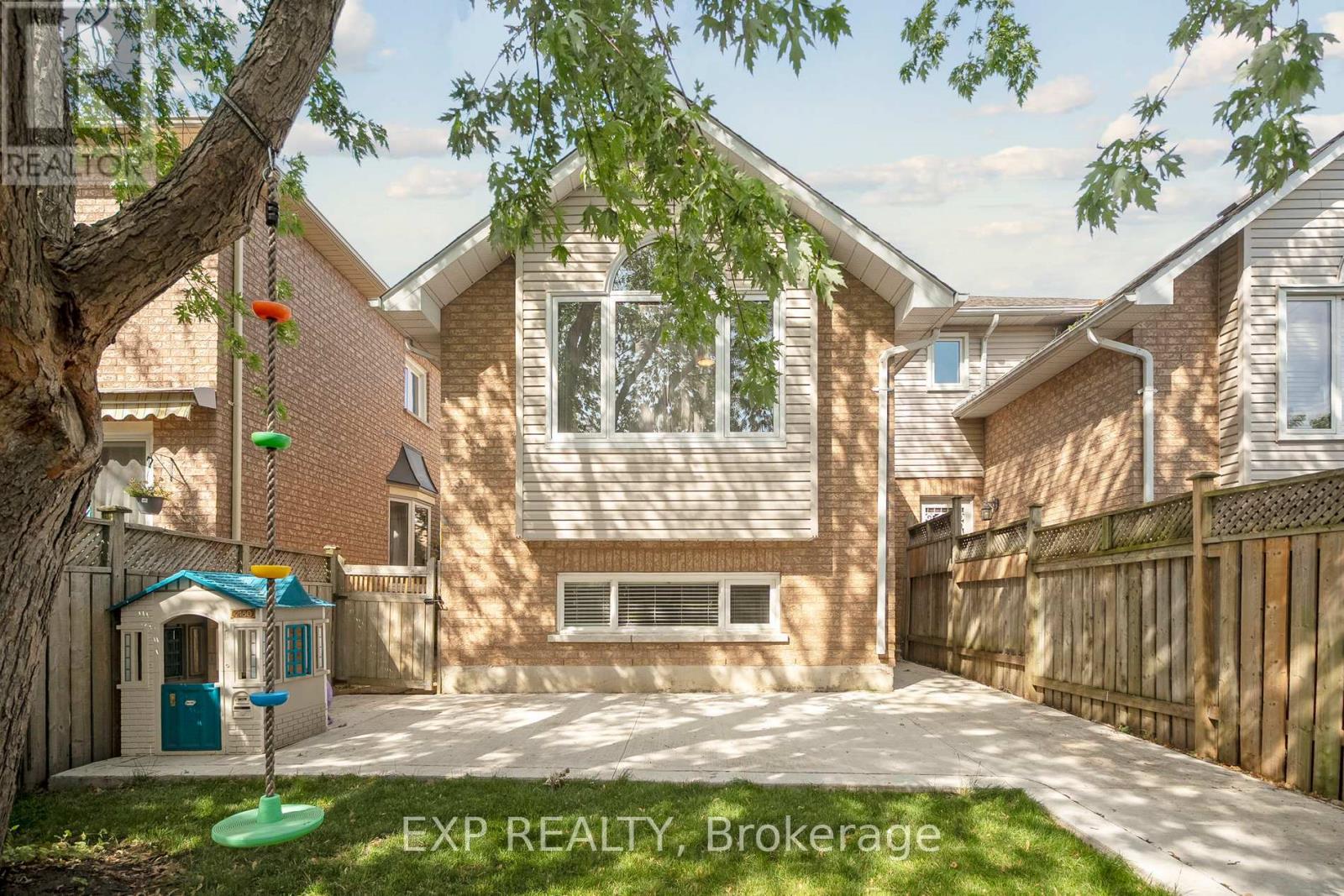 Photo 34 of 132 Harnesworth Crescent, Hamilton ON