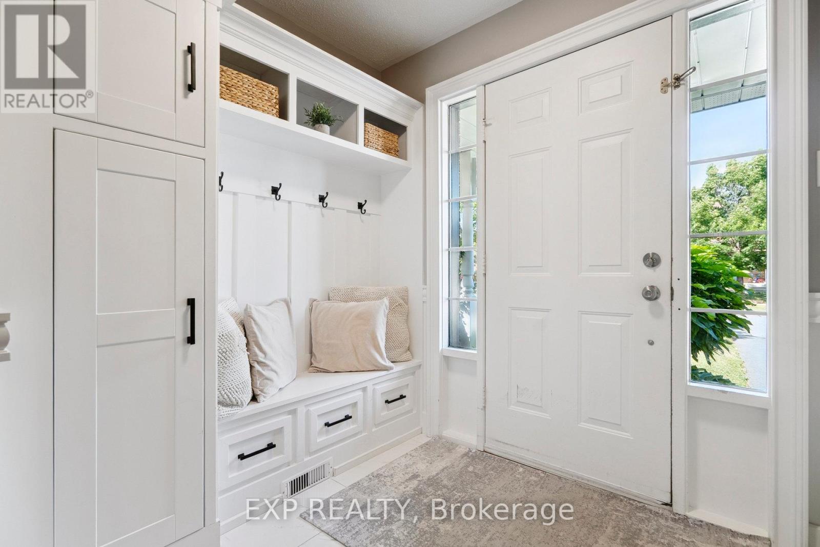 Photo 25 of 132 Harnesworth Crescent, Hamilton ON