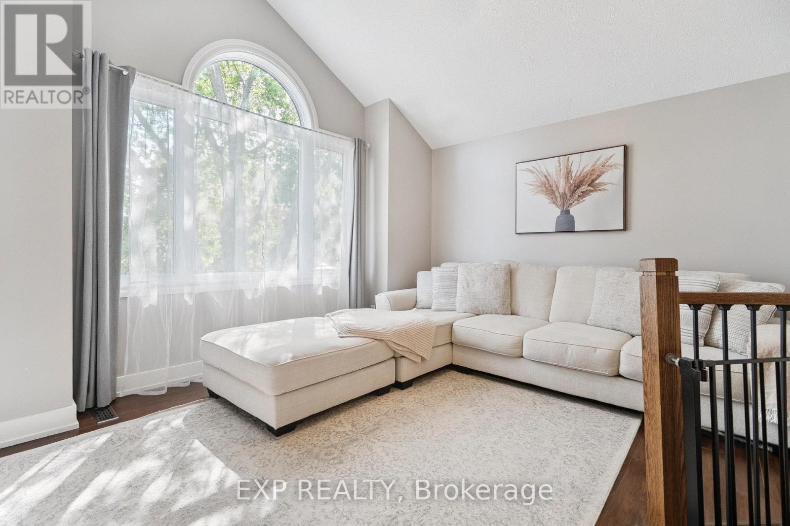 Photo 3 of 132 Harnesworth Crescent, Hamilton ON
