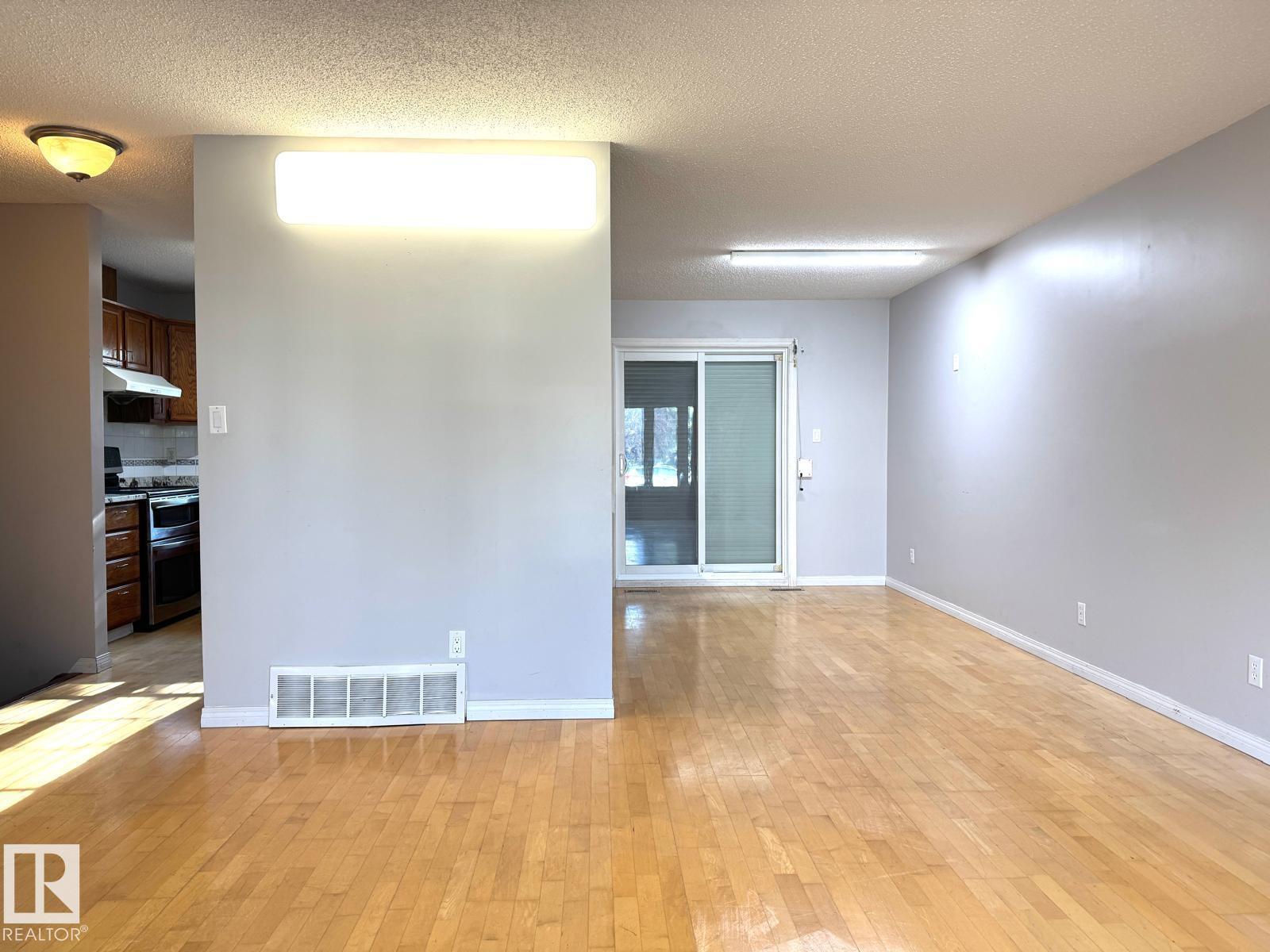 Photo 3 of 9220 172 St Nw, Edmonton AB