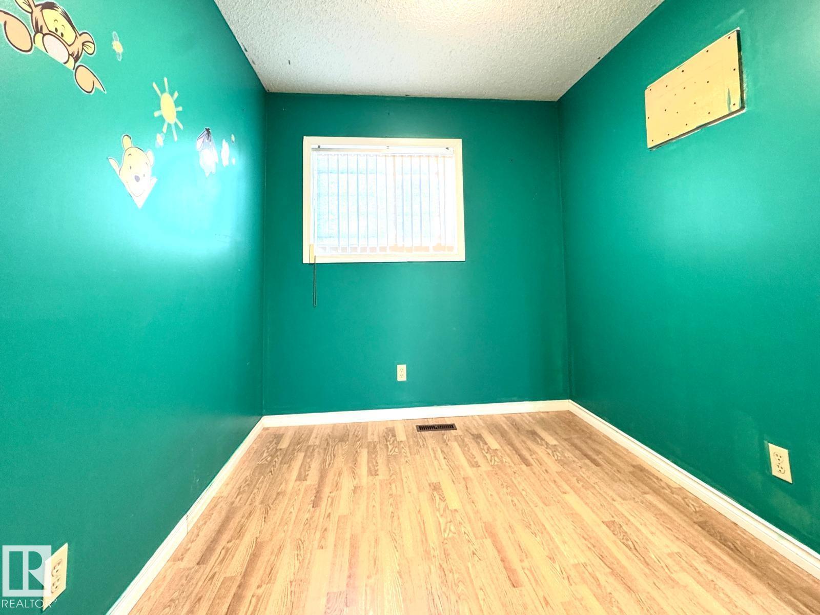 Photo 2 of 9220 172 St Nw, Edmonton AB