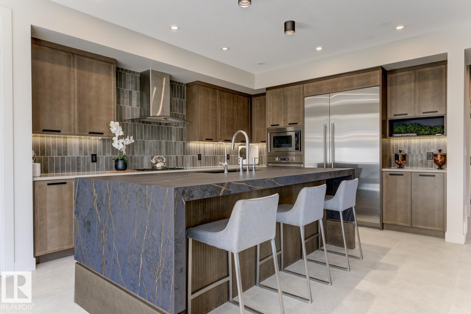 Photo 12 of 6038 Crawford Dr Sw, Edmonton AB