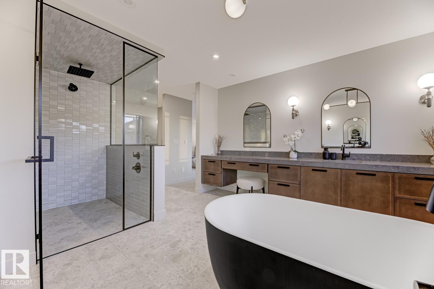 Photo 11 of 6038 Crawford Dr Sw, Edmonton AB