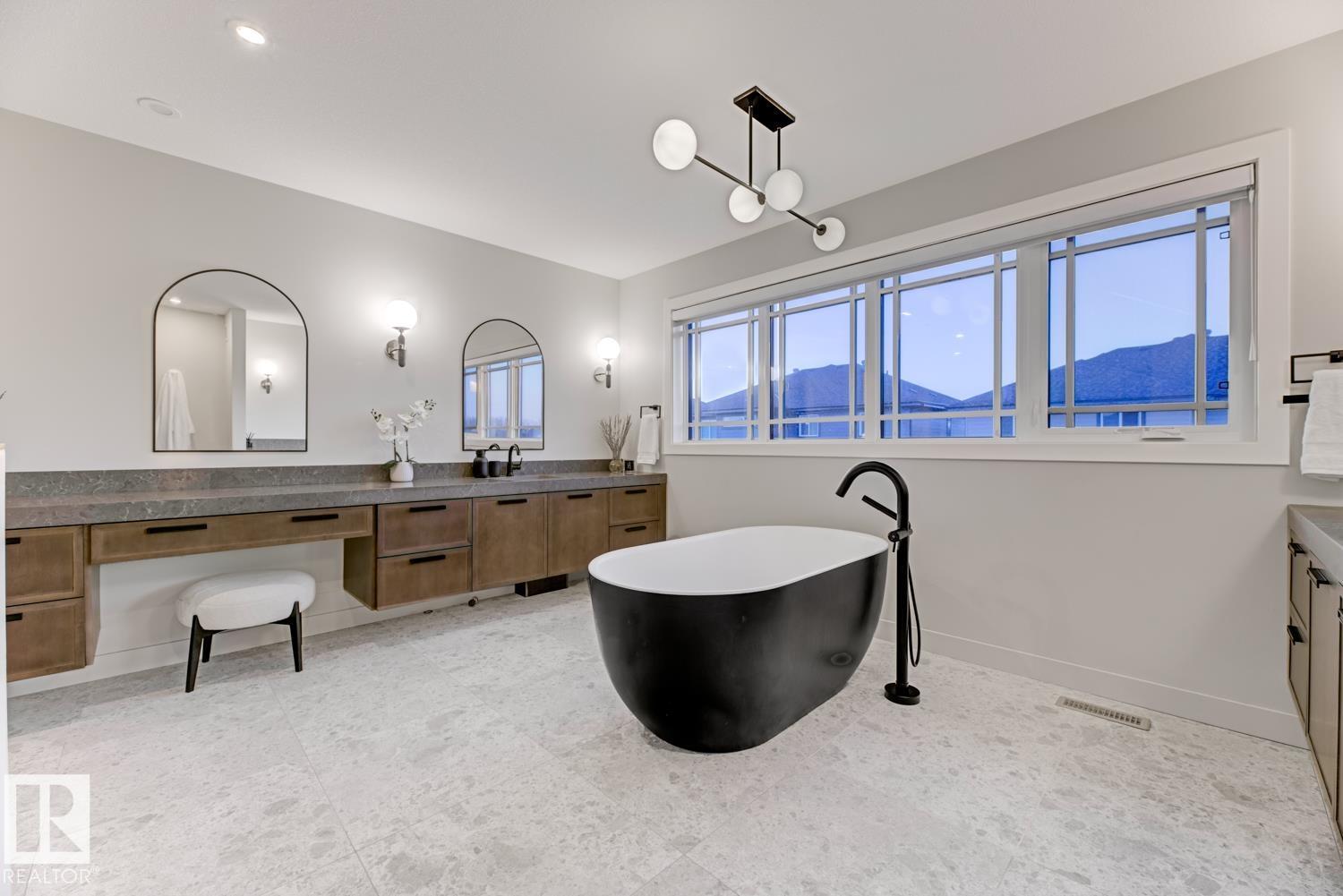 Photo 15 of 6038 Crawford Dr Sw, Edmonton AB