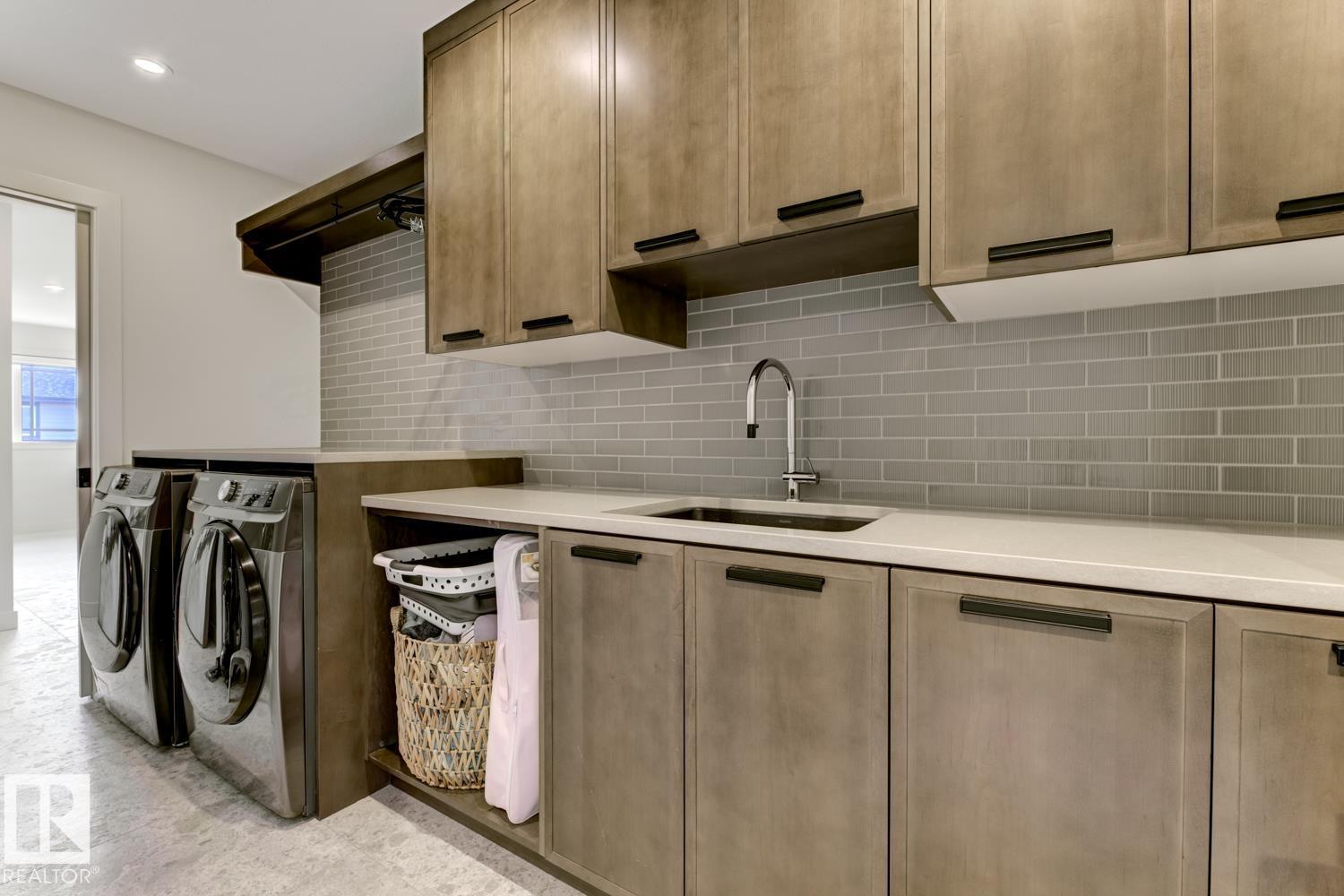 Photo 25 of 6038 Crawford Dr Sw, Edmonton AB