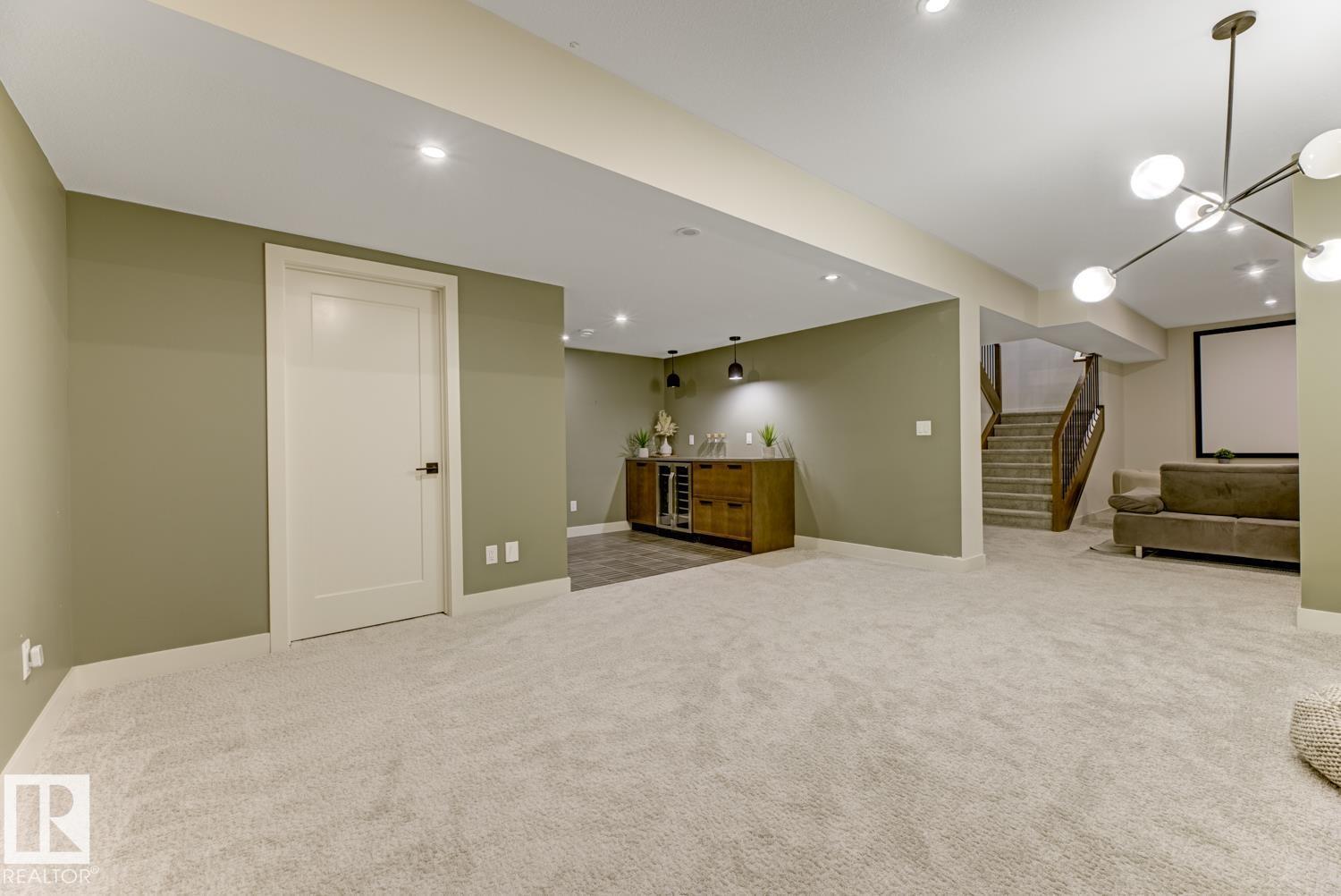 Photo 13 of 6038 Crawford Dr Sw, Edmonton AB