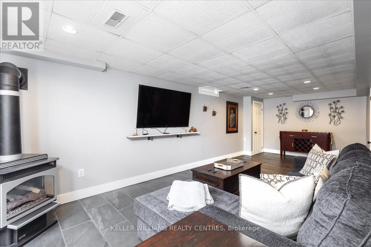 Photo 34 of 875 Knotwood Court, Whitby ON