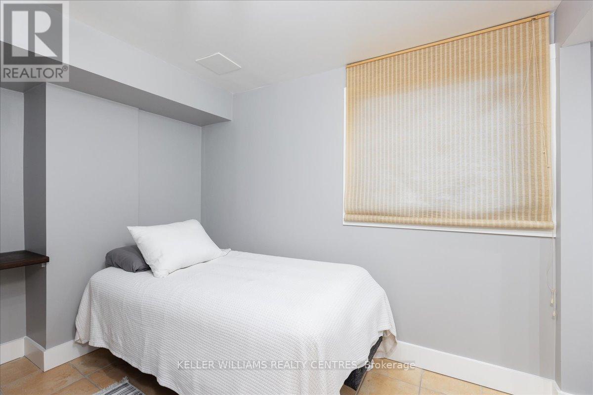 Photo 10 of 875 Knotwood Court, Whitby ON