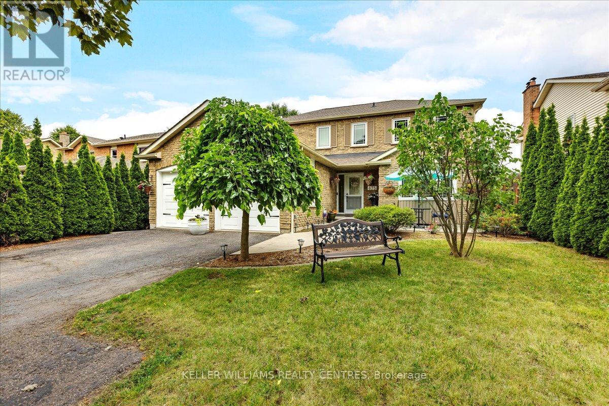 Photo 3 of 875 Knotwood Court, Whitby ON