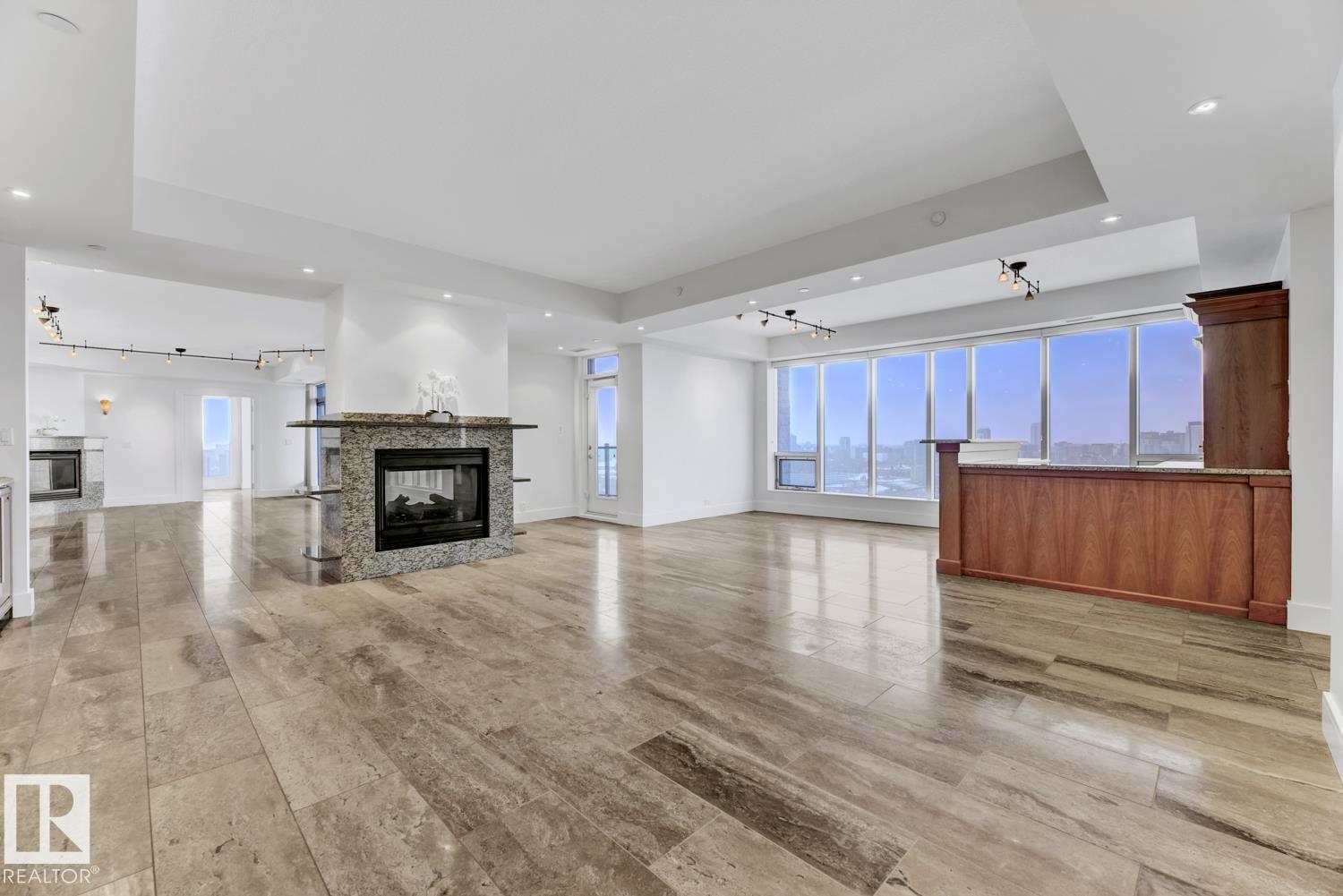 Photo 10 of 1900 10035 Saskatchewan Dr Nw, Edmonton AB