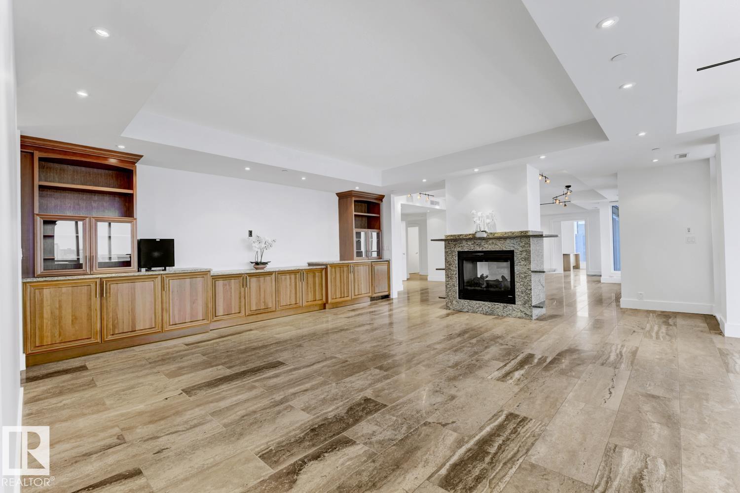 Photo 6 of 1900 10035 Saskatchewan Dr Nw, Edmonton AB