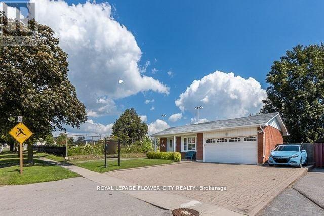 Photo 3 of 1085 Mary Street N, Oshawa ON