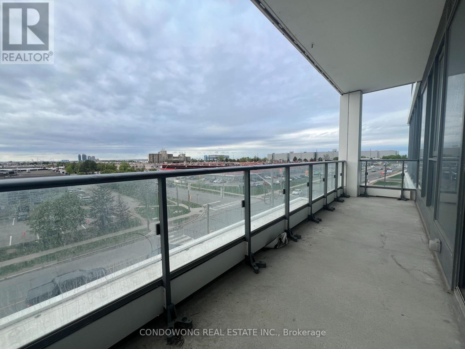 Photo 10 of 301 950 Portage Parkway, Vaughan ON