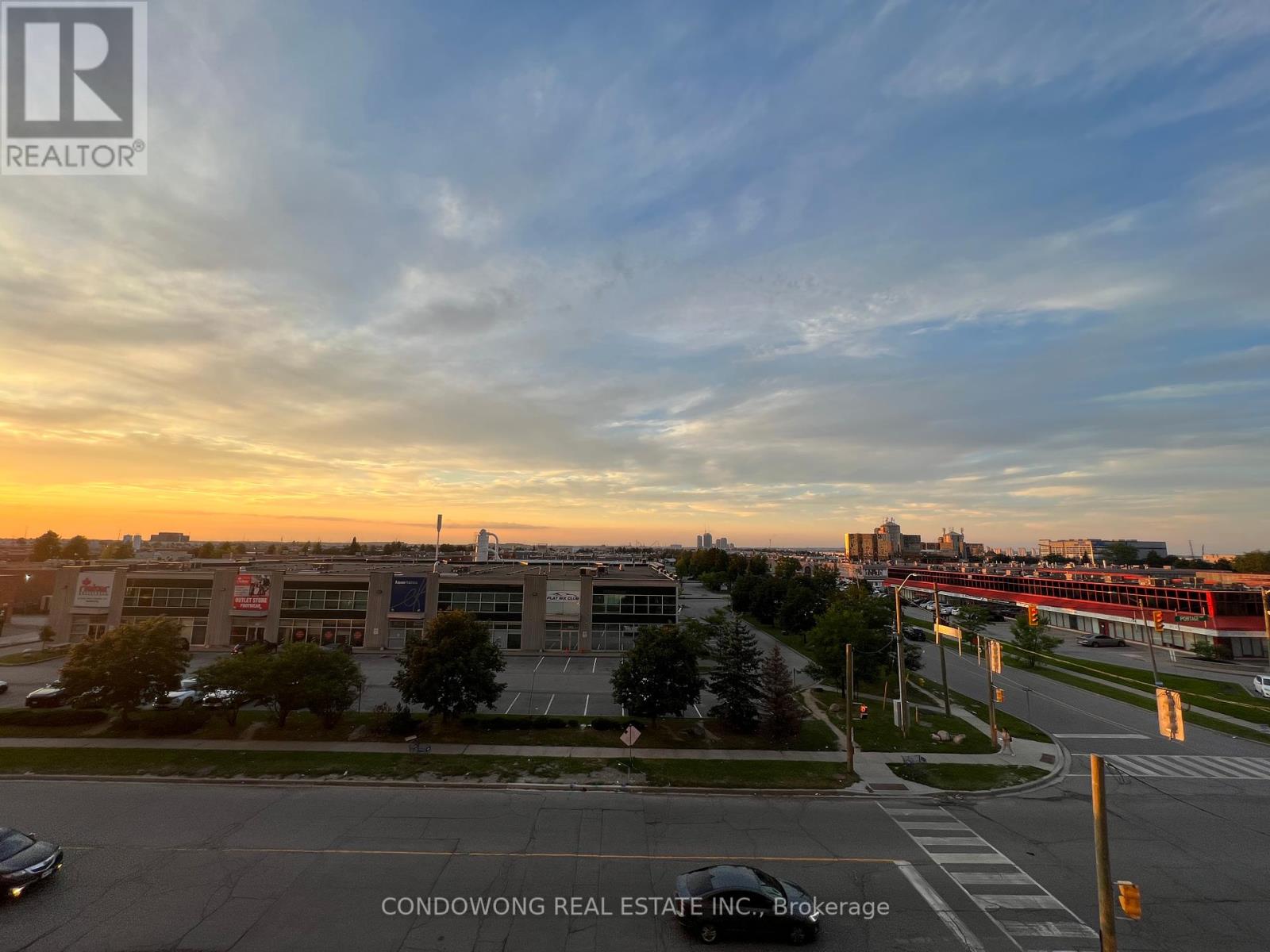 Photo 11 of 301 950 Portage Parkway, Vaughan ON