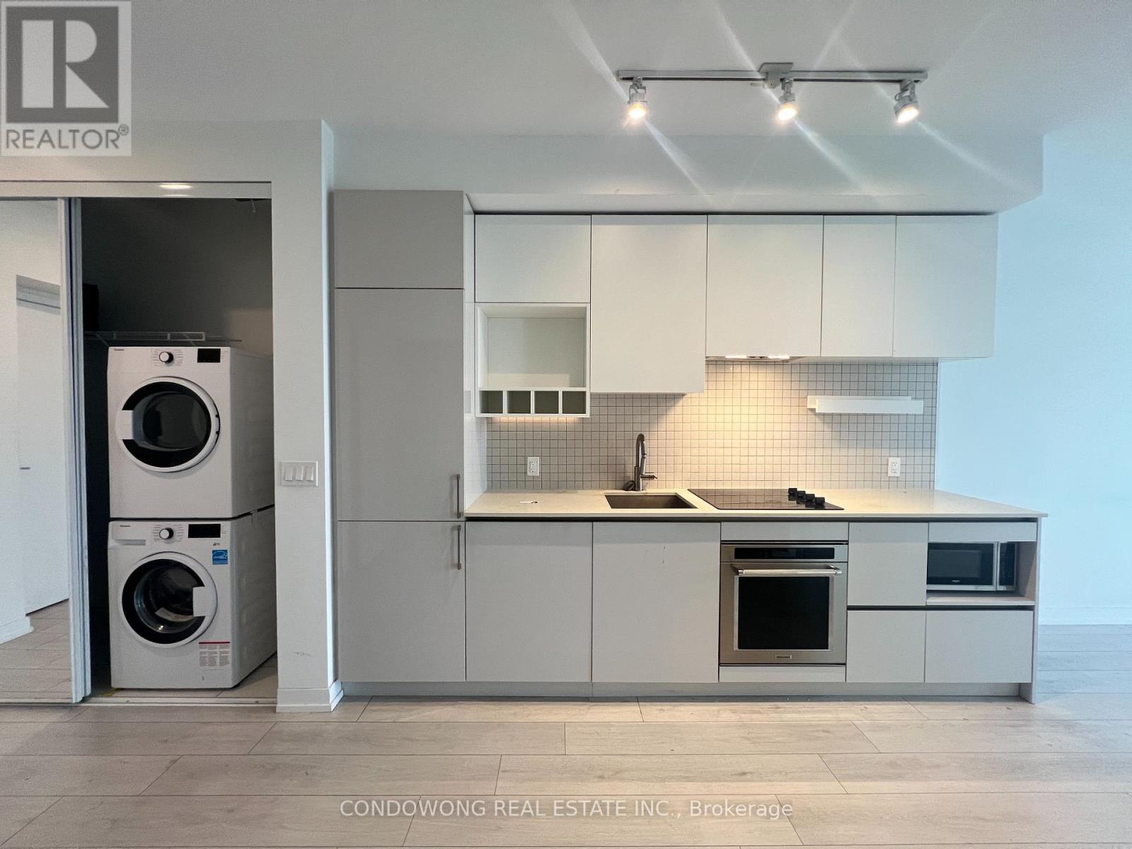 Photo 2 of 301 950 Portage Parkway, Vaughan ON