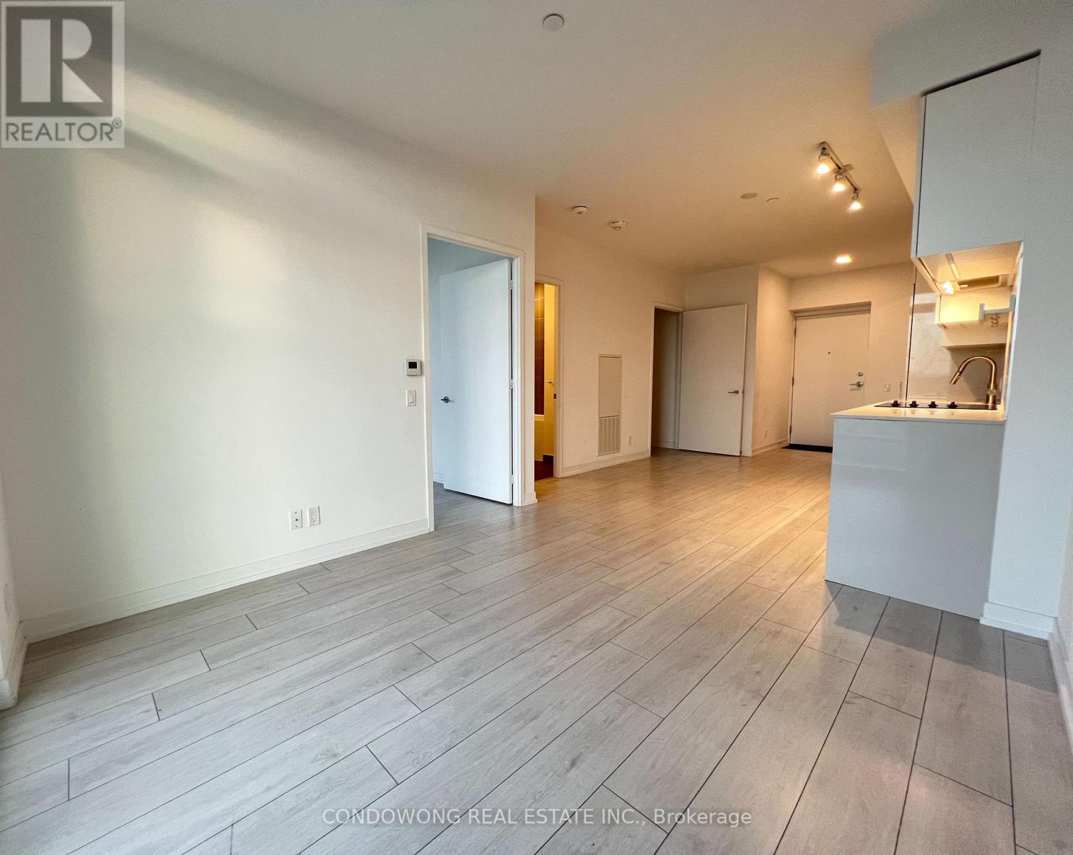 Photo 4 of 301 950 Portage Parkway, Vaughan ON