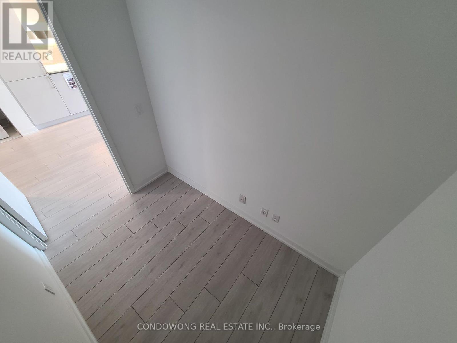 Photo 5 of 301 950 Portage Parkway, Vaughan ON