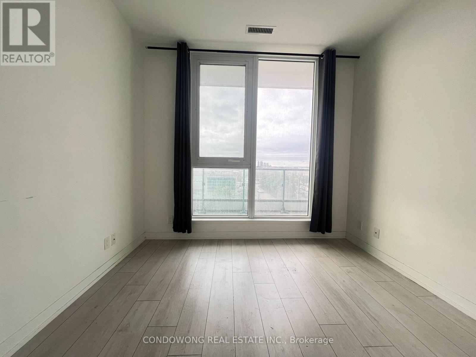 Photo 6 of 301 950 Portage Parkway, Vaughan ON