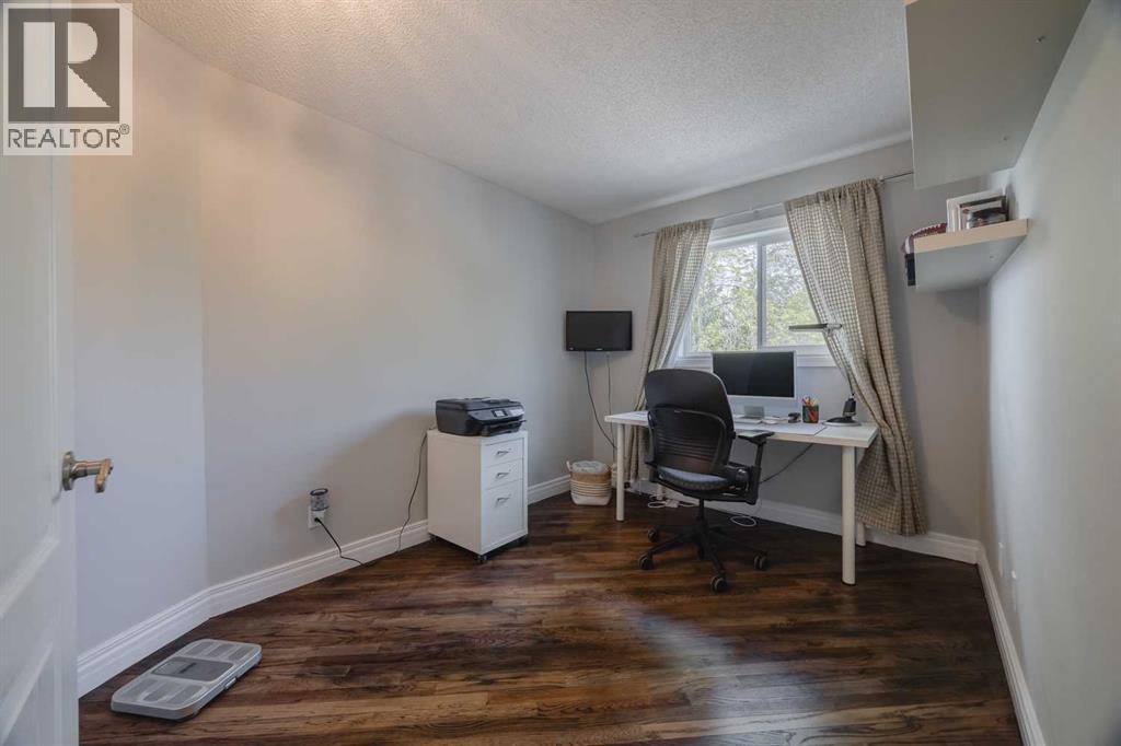 Single Family House for Sale in  McKinley Place SE McKenzie Lake Calgary 