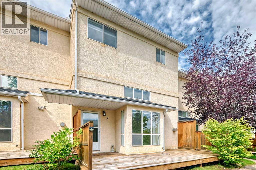 Photo 2 of 7 Millrose Place Sw, Calgary AB