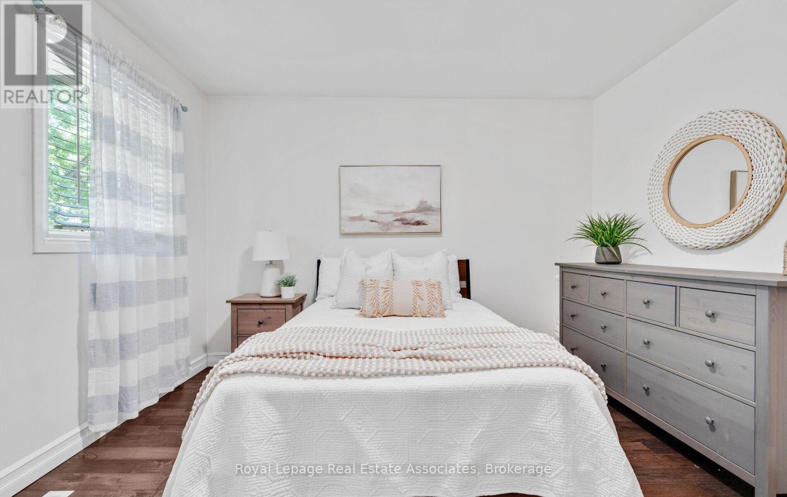 Photo 33 of 296 Chantenay Drive, Mississauga ON