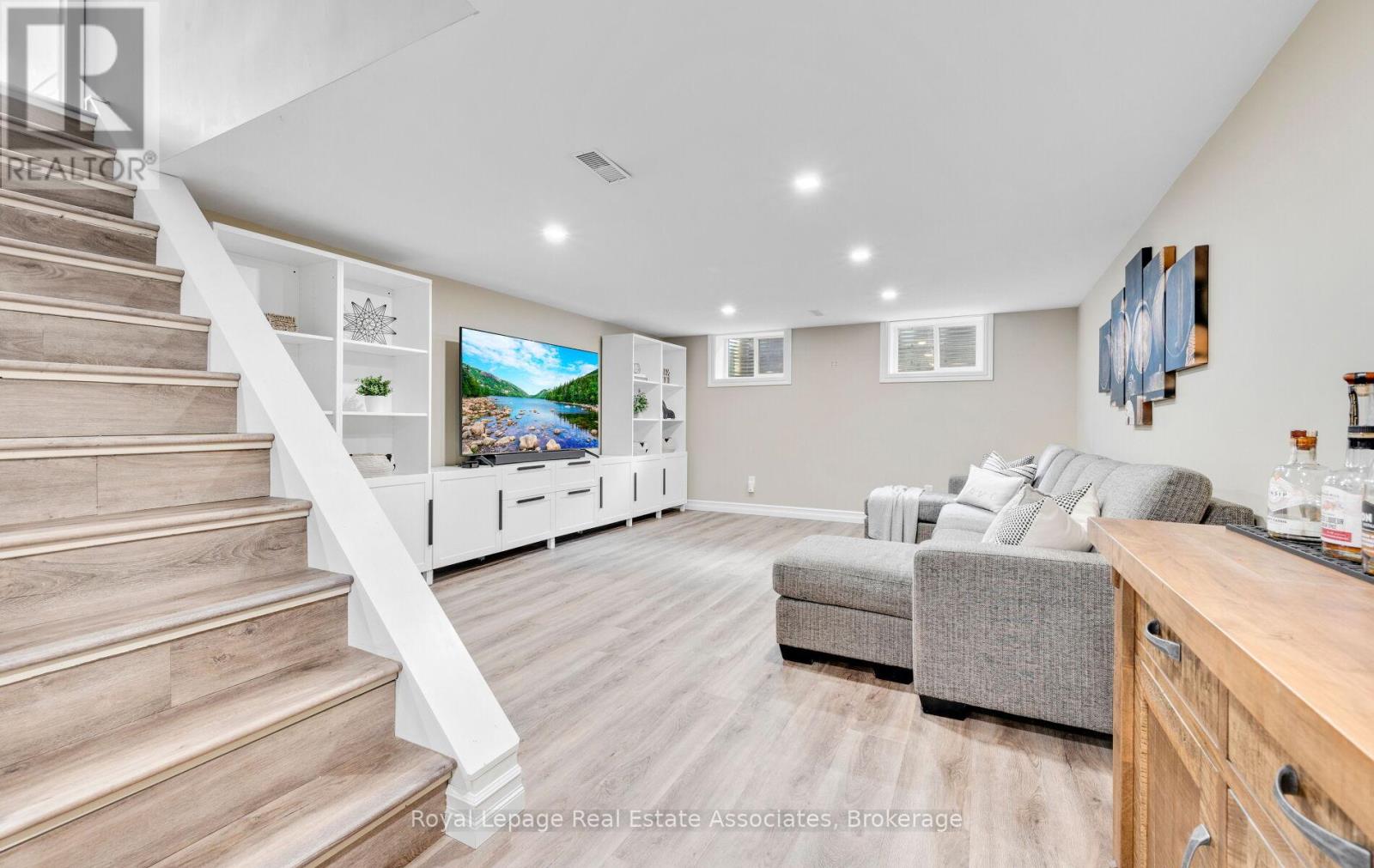 Photo 36 of 296 Chantenay Drive, Mississauga ON