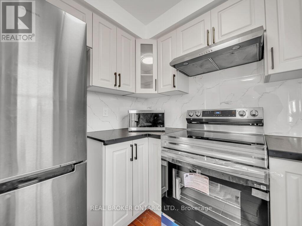 Photo 29 of 332 Riverstone Drive, Oakville ON
