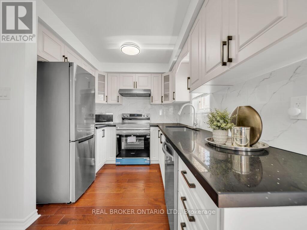 Photo 31 of 332 Riverstone Drive, Oakville ON