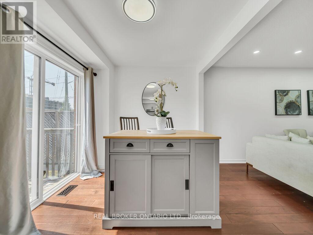 Photo 39 of 332 Riverstone Drive, Oakville ON