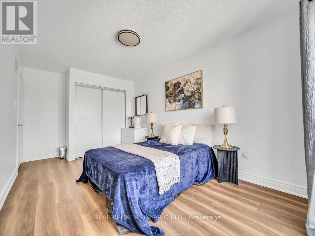 Photo 48 of 332 Riverstone Drive, Oakville ON