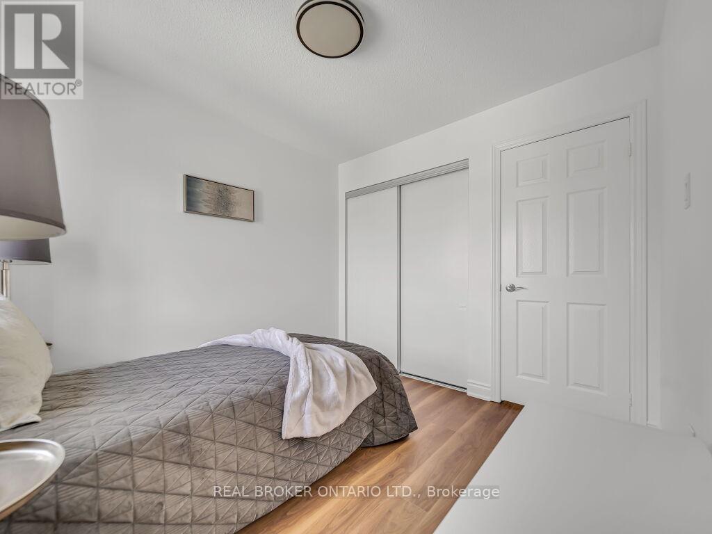 Photo 7 of 332 Riverstone Drive, Oakville ON
