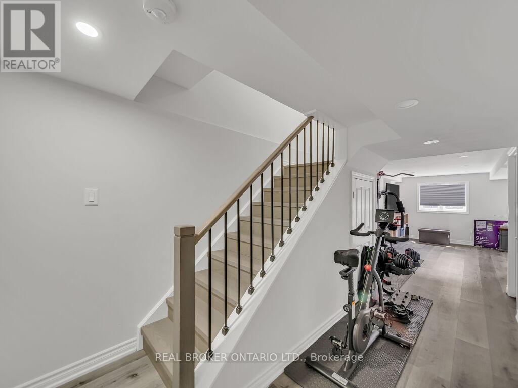 Photo 25 of 332 Riverstone Drive, Oakville ON